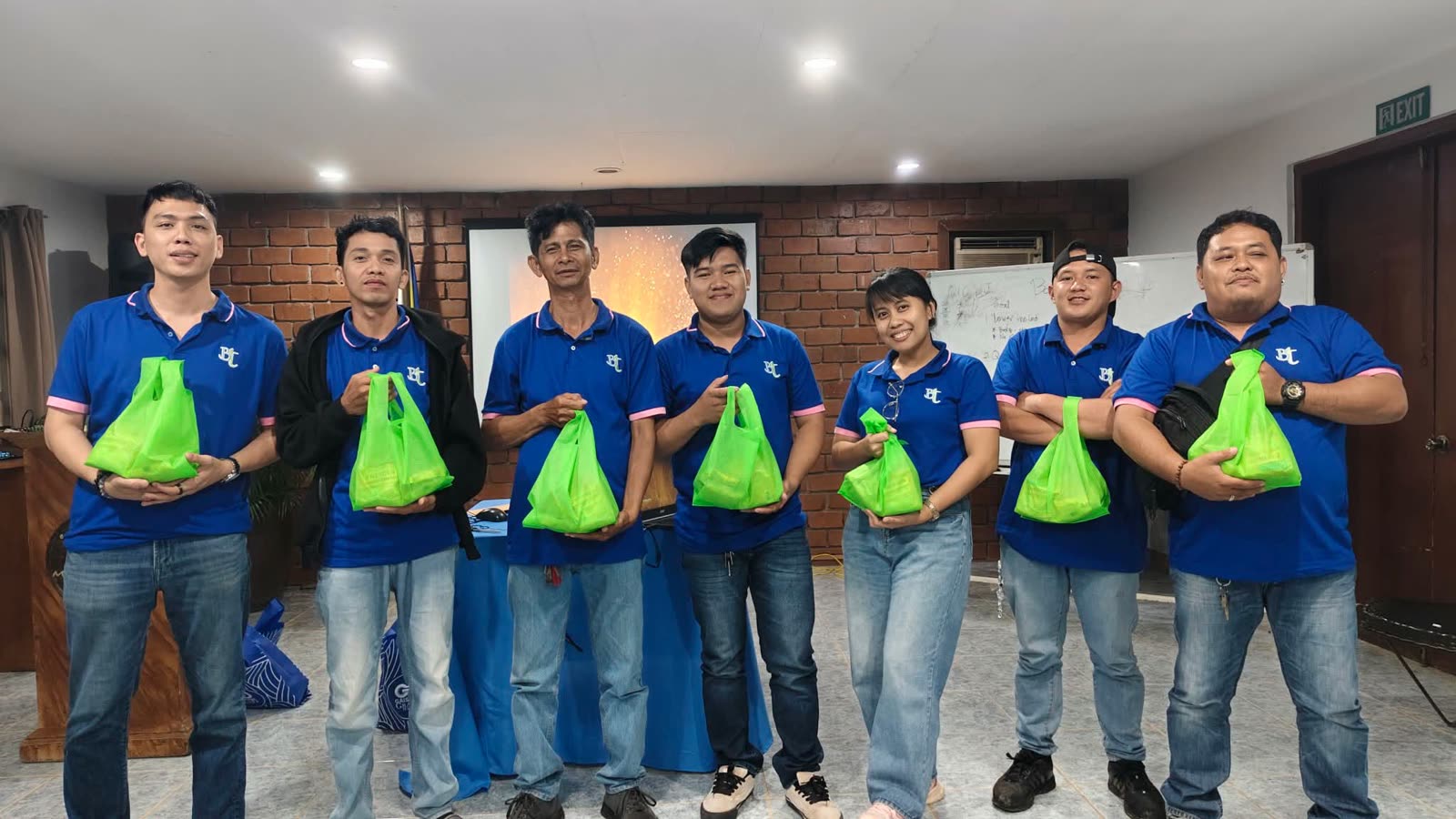 Employee recognition during a Banexco team-building event